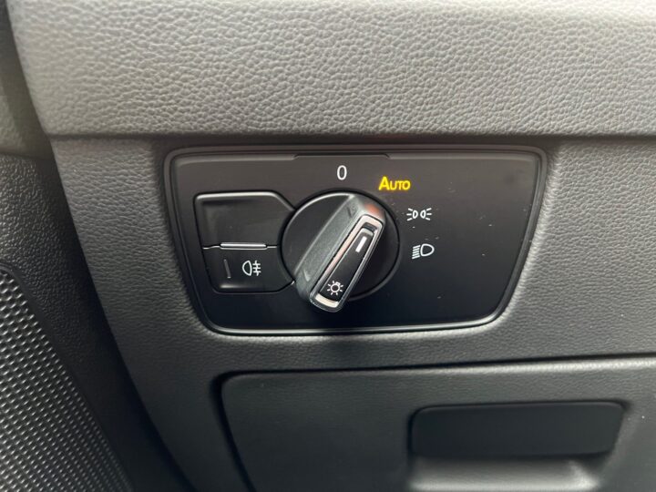 Abbildung Fahrzeugdetailansicht Volkswagen Passat Variant - Nr. 44