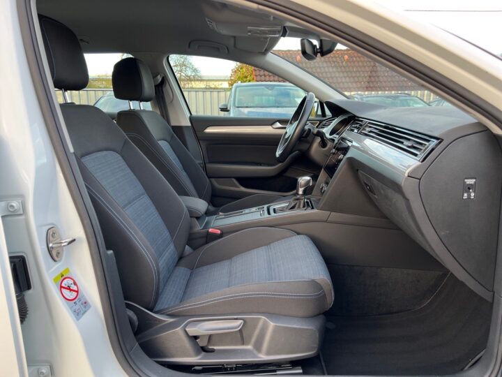 Abbildung Fahrzeugdetailansicht Volkswagen Passat Variant - Nr. 33