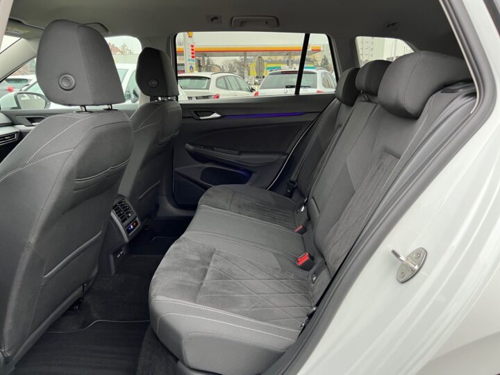 Abbildung Fahrzeugdetailansicht Volkswagen Golf Variant - Nr. 13