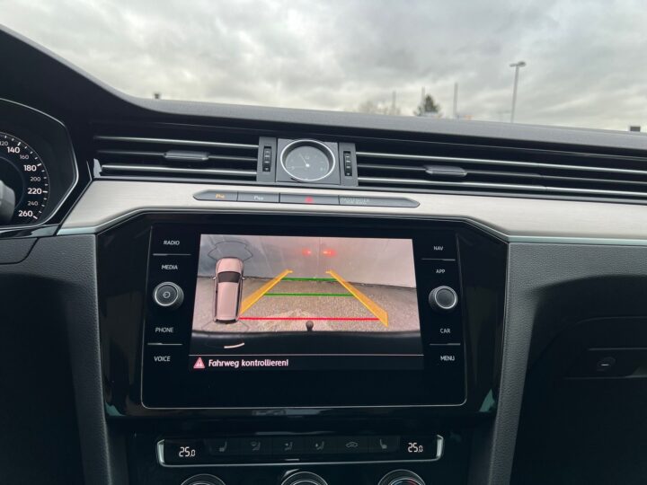 Abbildung Fahrzeugdetailansicht Volkswagen Passat Variant - Nr. 28