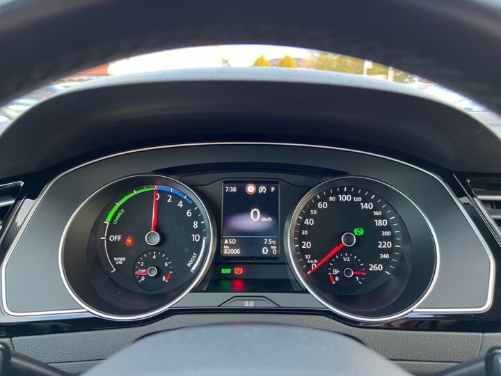 Abbildung Fahrzeugdetailansicht Volkswagen Passat Variant - Nr. 16