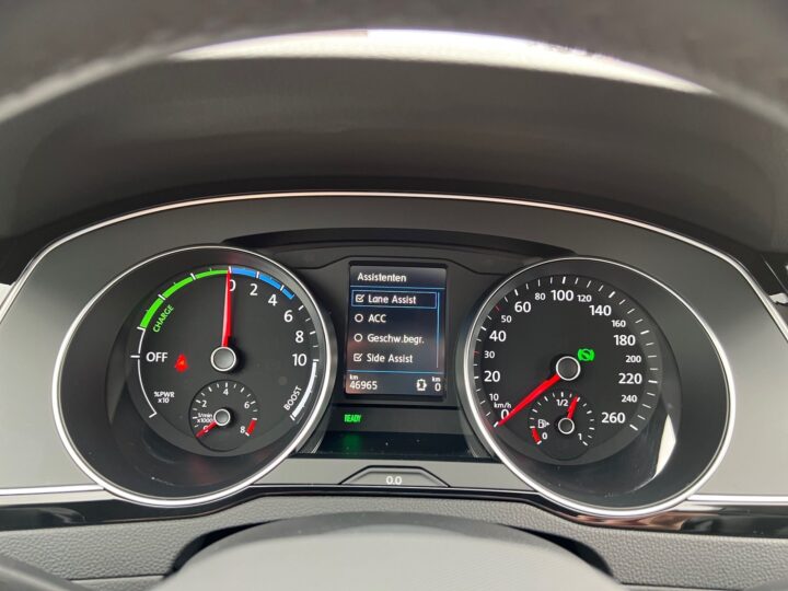 Abbildung Fahrzeugdetailansicht Volkswagen Passat Variant - Nr. 17