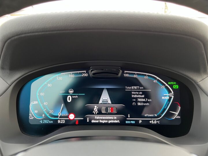 Abbildung Fahrzeugdetailansicht BMW iX3 - Nr. 17