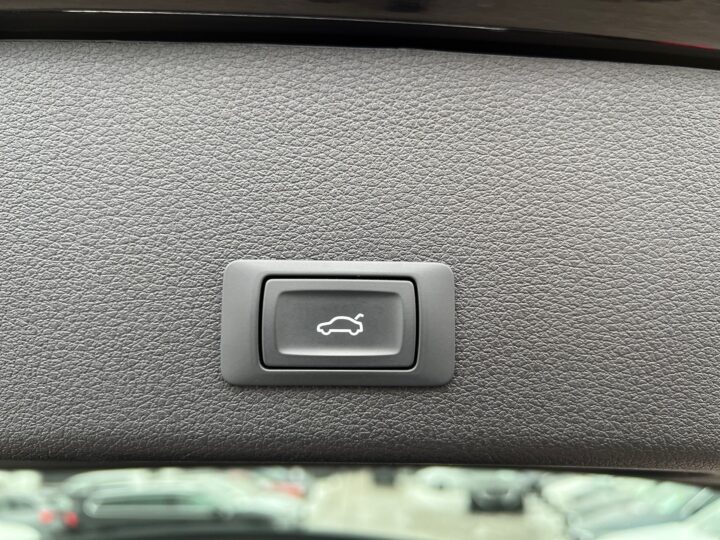 Abbildung Fahrzeugdetailansicht Audi e-tron - Nr. 37