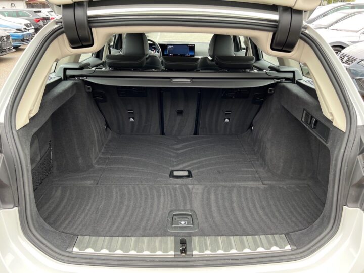 Abbildung Fahrzeugdetailansicht BMW 318 - Nr. 14