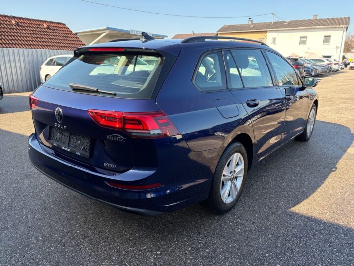 Abbildung Fahrzeugdetailansicht Volkswagen Golf Variant - Nr. 2