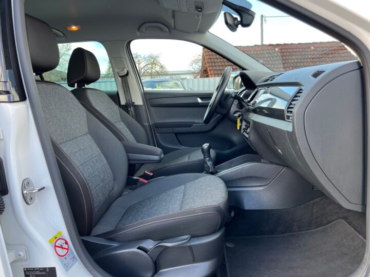 Abbildung Fahrzeugdetailansicht Skoda Fabia - Nr. 33