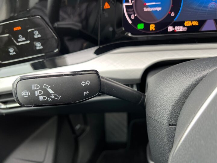 Abbildung Fahrzeugdetailansicht Volkswagen Golf Variant - Nr. 40