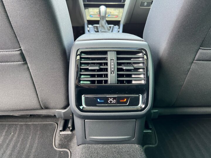 Abbildung Fahrzeugdetailansicht Volkswagen Passat Variant - Nr. 33