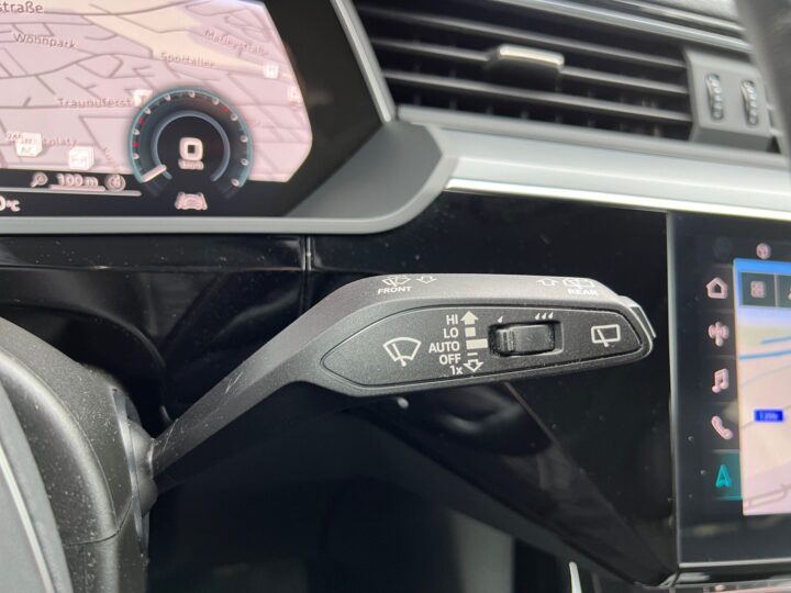 Abbildung Fahrzeugdetailansicht Audi e-tron - Nr. 41