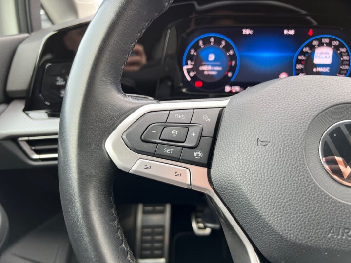 Abbildung Fahrzeugdetailansicht Volkswagen Golf - Nr. 38