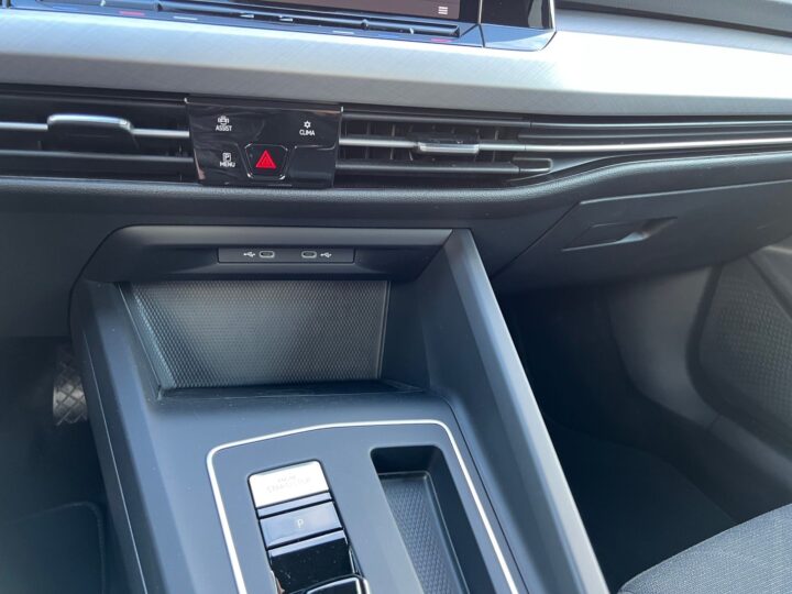 Abbildung Fahrzeugdetailansicht Volkswagen Golf Variant - Nr. 27