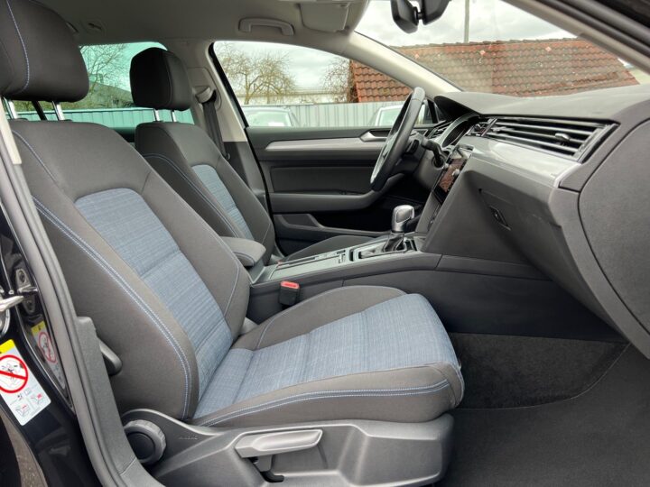 Abbildung Fahrzeugdetailansicht Volkswagen Passat Variant - Nr. 34