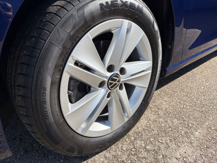 Abbildung Fahrzeugdetailansicht Volkswagen Golf Variant - Nr. 33