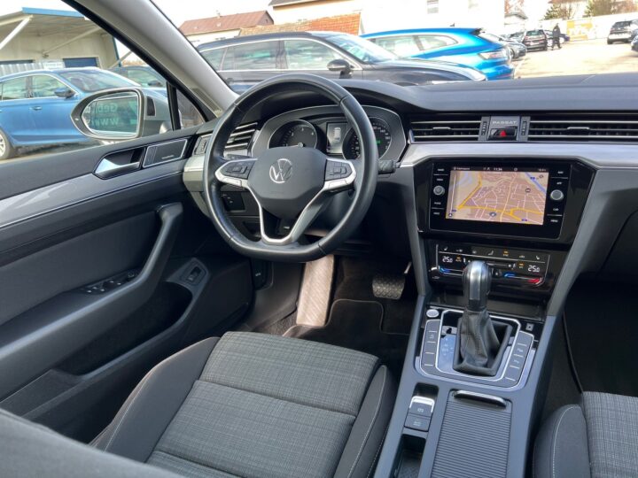 Abbildung Fahrzeugdetailansicht Volkswagen Passat Variant - Nr. 11