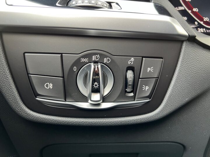 Abbildung Fahrzeugdetailansicht BMW iX3 - Nr. 44