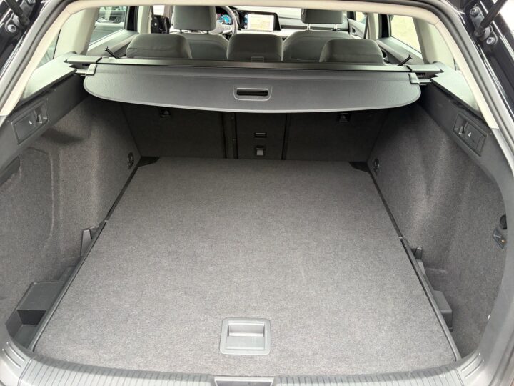 Abbildung Fahrzeugdetailansicht Volkswagen Golf Variant - Nr. 14