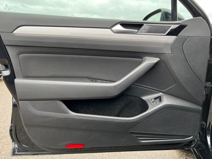 Abbildung Fahrzeugdetailansicht Volkswagen Passat Variant - Nr. 30