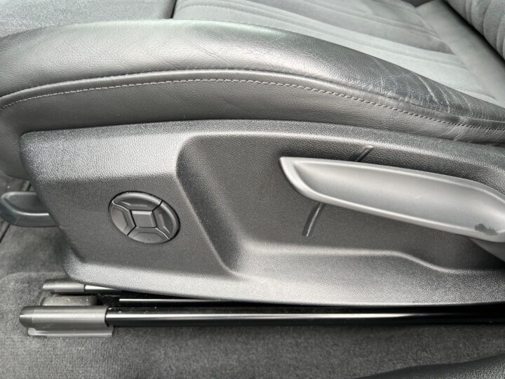 Abbildung Fahrzeugdetailansicht Audi e-tron - Nr. 30