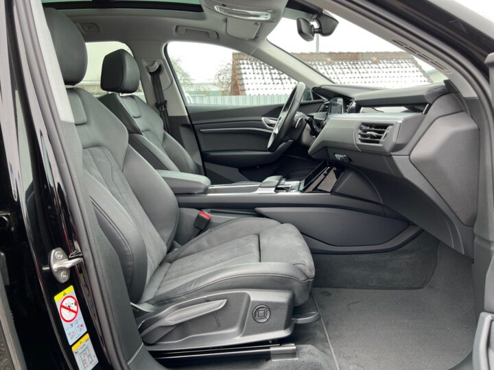 Abbildung Fahrzeugdetailansicht Audi e-tron - Nr. 32