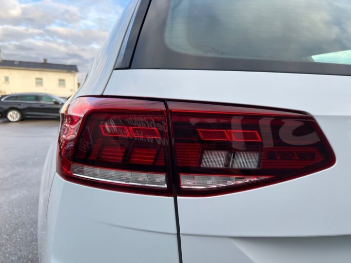 Abbildung Fahrzeugdetailansicht Volkswagen Passat Variant - Nr. 38