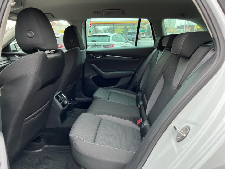 Abbildung Fahrzeugdetailansicht Skoda Octavia - Nr. 13