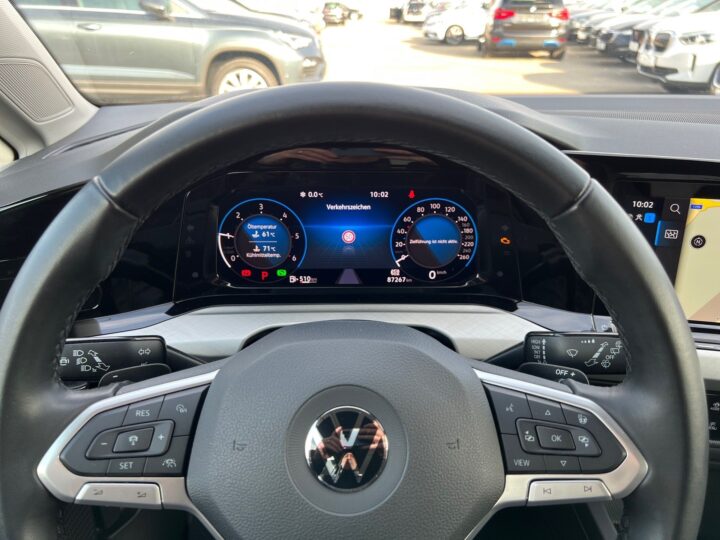 Abbildung Fahrzeugdetailansicht Volkswagen Golf Variant - Nr. 14