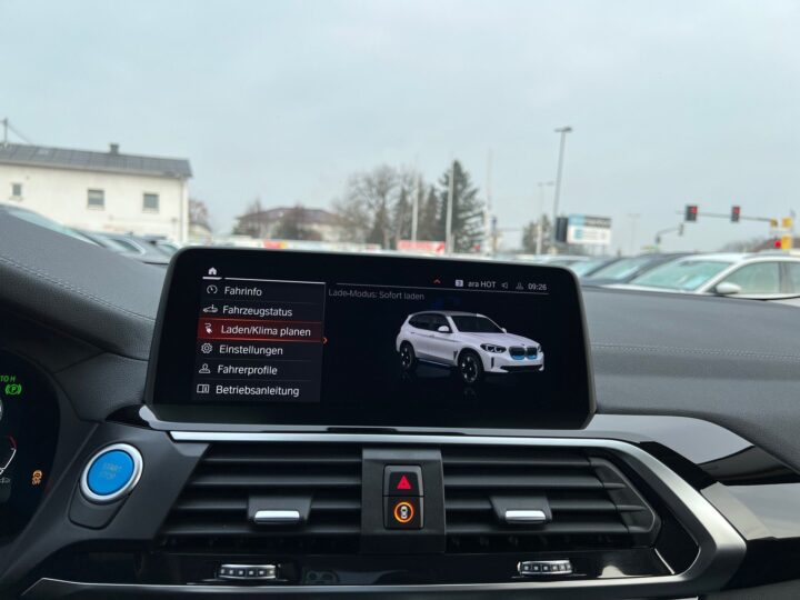 Abbildung Fahrzeugdetailansicht BMW iX3 - Nr. 25