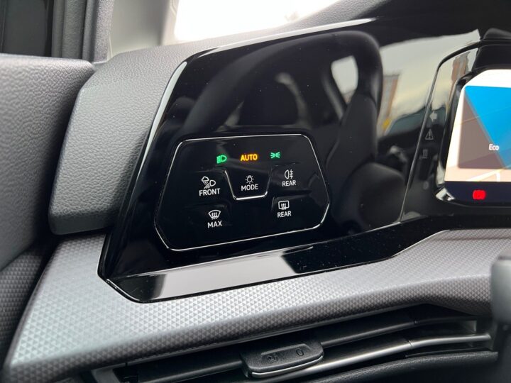 Abbildung Fahrzeugdetailansicht Volkswagen Golf - Nr. 43