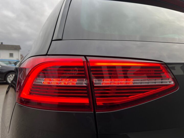 Abbildung Fahrzeugdetailansicht Volkswagen Passat Variant - Nr. 39