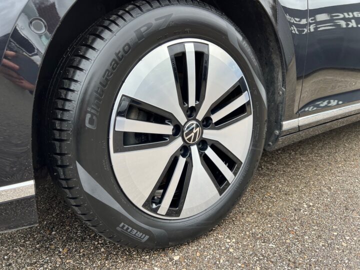 Abbildung Fahrzeugdetailansicht Volkswagen Passat Variant - Nr. 37