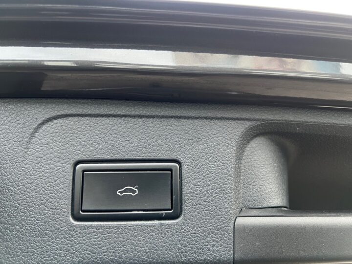 Abbildung Fahrzeugdetailansicht Volkswagen Passat Variant - Nr. 40