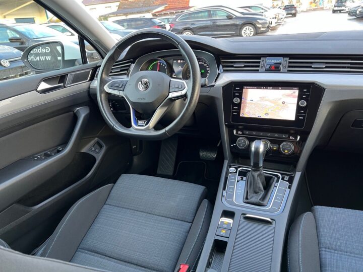 Abbildung Fahrzeugdetailansicht Volkswagen Passat Variant - Nr. 11