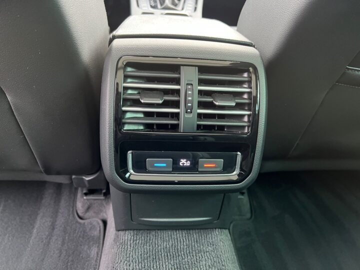 Abbildung Fahrzeugdetailansicht Volkswagen Passat Variant - Nr. 33