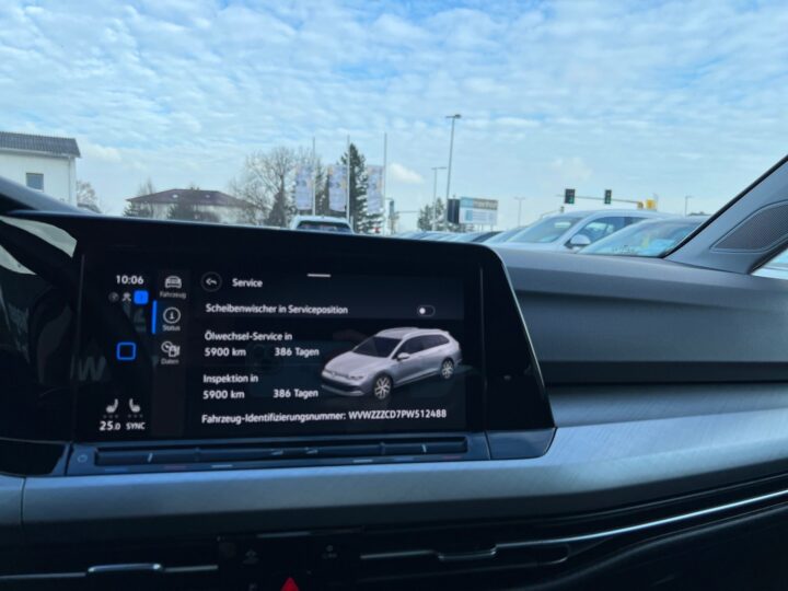 Abbildung Fahrzeugdetailansicht Volkswagen Golf Variant - Nr. 25