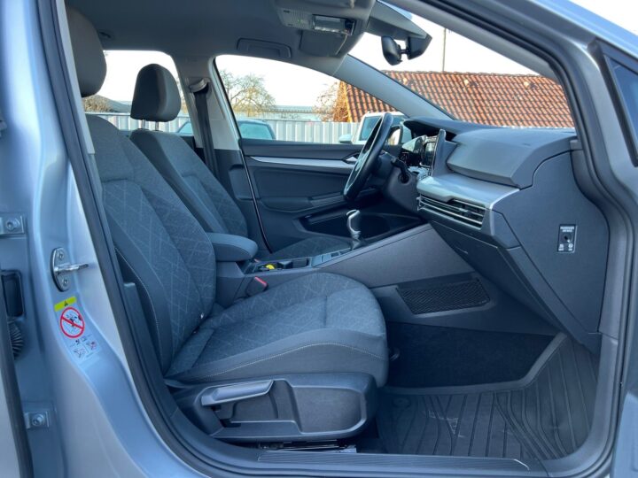 Abbildung Fahrzeugdetailansicht Volkswagen Golf Variant - Nr. 30