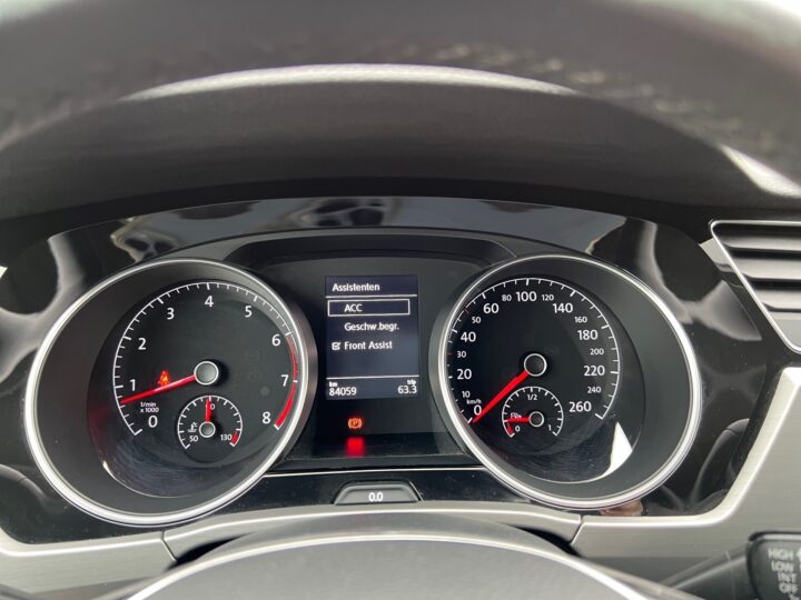 Abbildung Fahrzeugdetailansicht Volkswagen Touran - Nr. 16