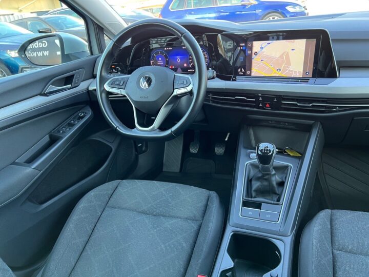 Abbildung Fahrzeugdetailansicht Volkswagen Golf Variant - Nr. 11