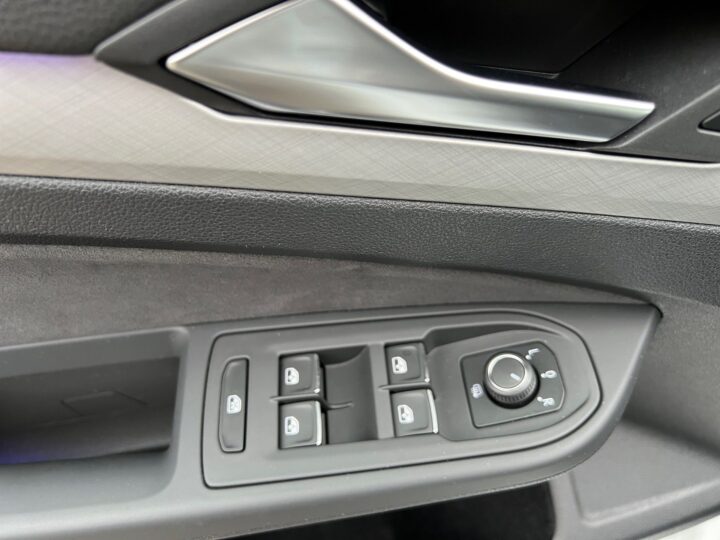 Abbildung Fahrzeugdetailansicht Volkswagen Golf Variant - Nr. 30