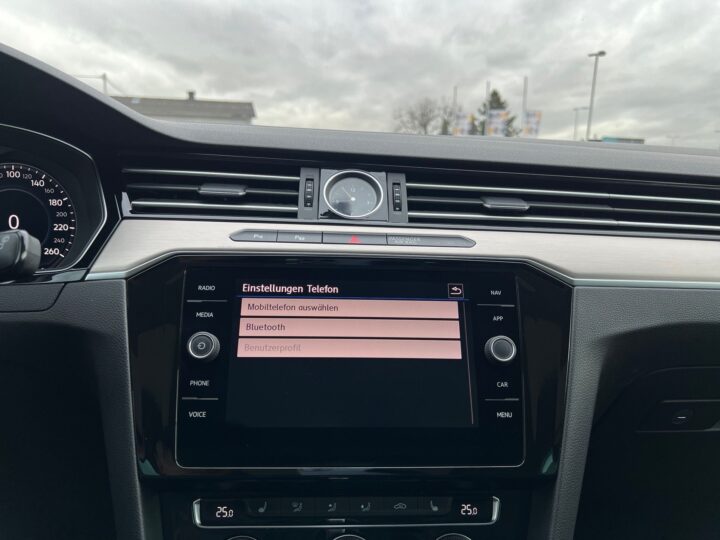 Abbildung Fahrzeugdetailansicht Volkswagen Passat Variant - Nr. 23