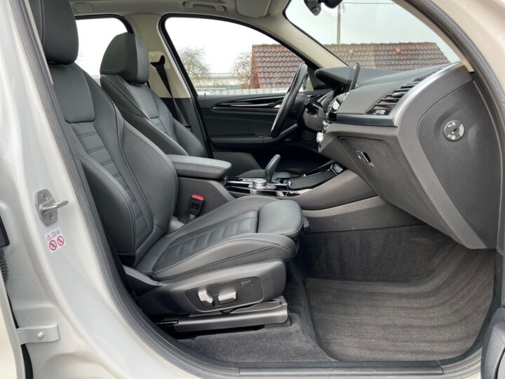 Abbildung Fahrzeugdetailansicht BMW iX3 - Nr. 33