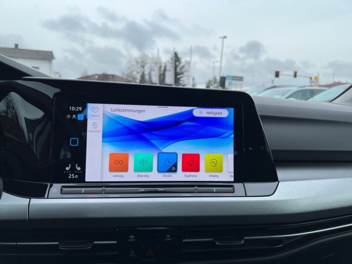 Abbildung Fahrzeugdetailansicht Volkswagen Golf Variant - Nr. 21