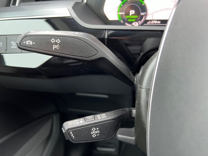 Abbildung Fahrzeugdetailansicht Audi e-tron - Nr. 42