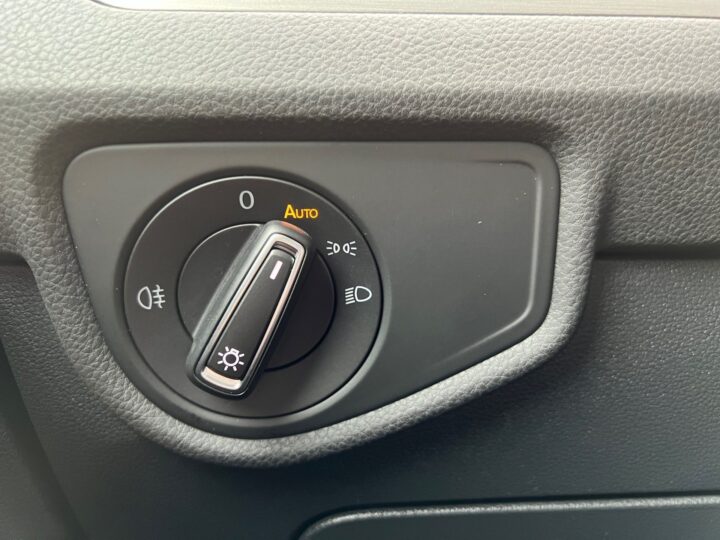 Abbildung Fahrzeugdetailansicht Volkswagen Touran - Nr. 42