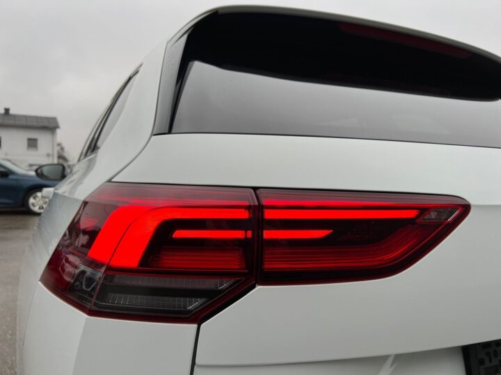 Abbildung Fahrzeugdetailansicht Volkswagen Golf Variant - Nr. 36