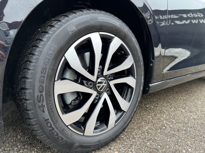 Abbildung Fahrzeugdetailansicht Volkswagen Golf - Nr. 36