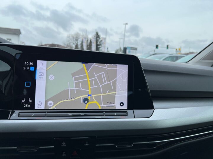 Abbildung Fahrzeugdetailansicht Volkswagen Golf Variant - Nr. 24