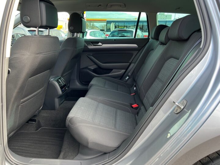 Abbildung Fahrzeugdetailansicht Volkswagen Passat Variant - Nr. 13