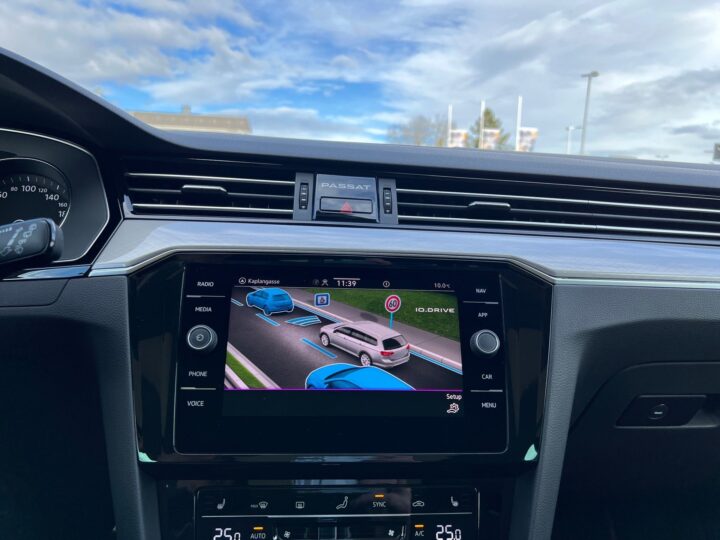 Abbildung Fahrzeugdetailansicht Volkswagen Passat Variant - Nr. 23