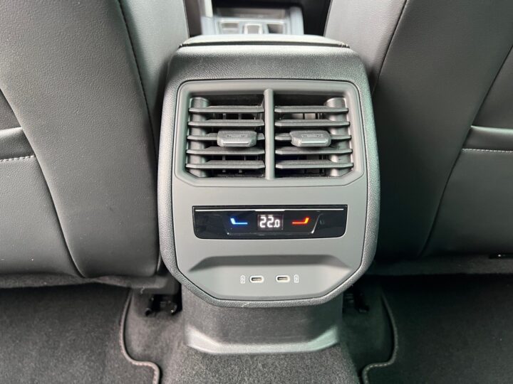 Abbildung Fahrzeugdetailansicht Cupra Formentor - Nr. 33